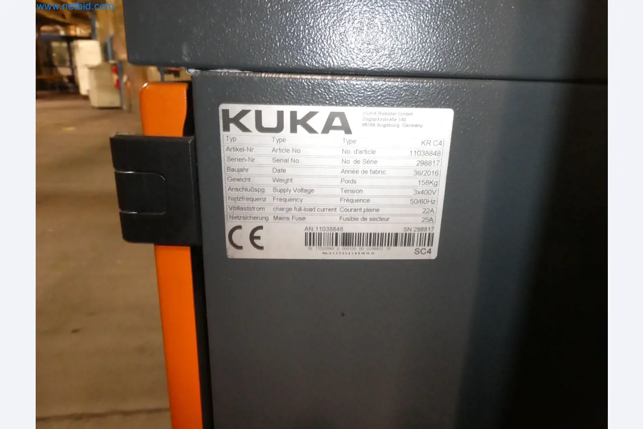 Robots, welding equipment and assembly accessories from the automotive industry-114