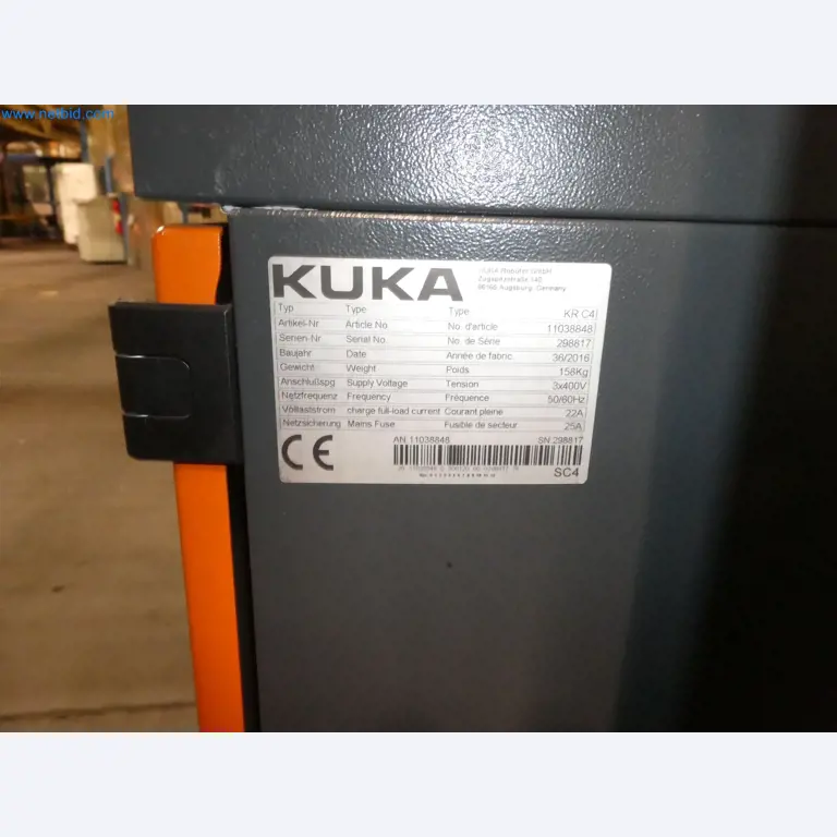 Robots, welding equipment and assembly accessories from the automotive industry-114