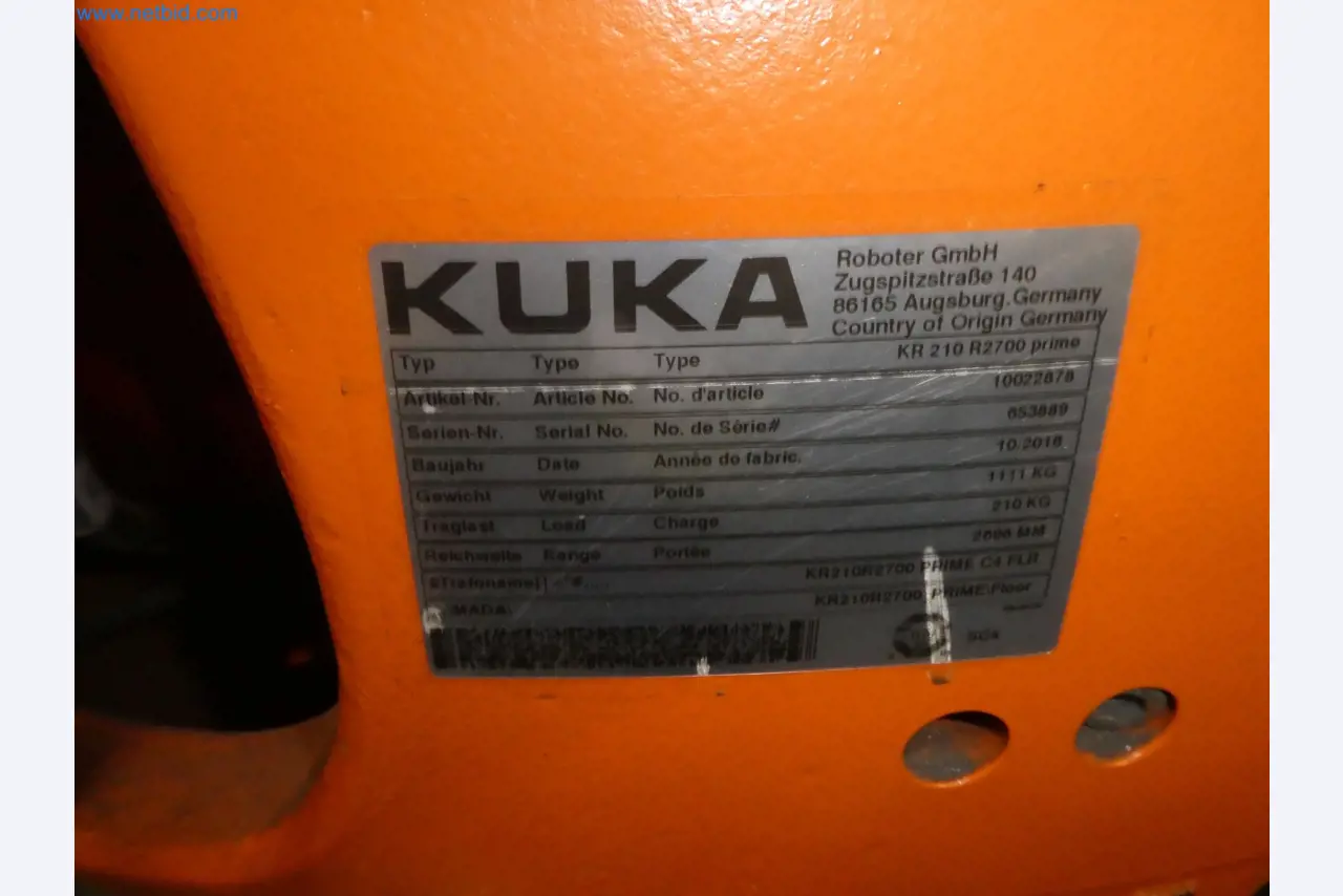 Robots, welding equipment and assembly accessories from the automotive industry-115