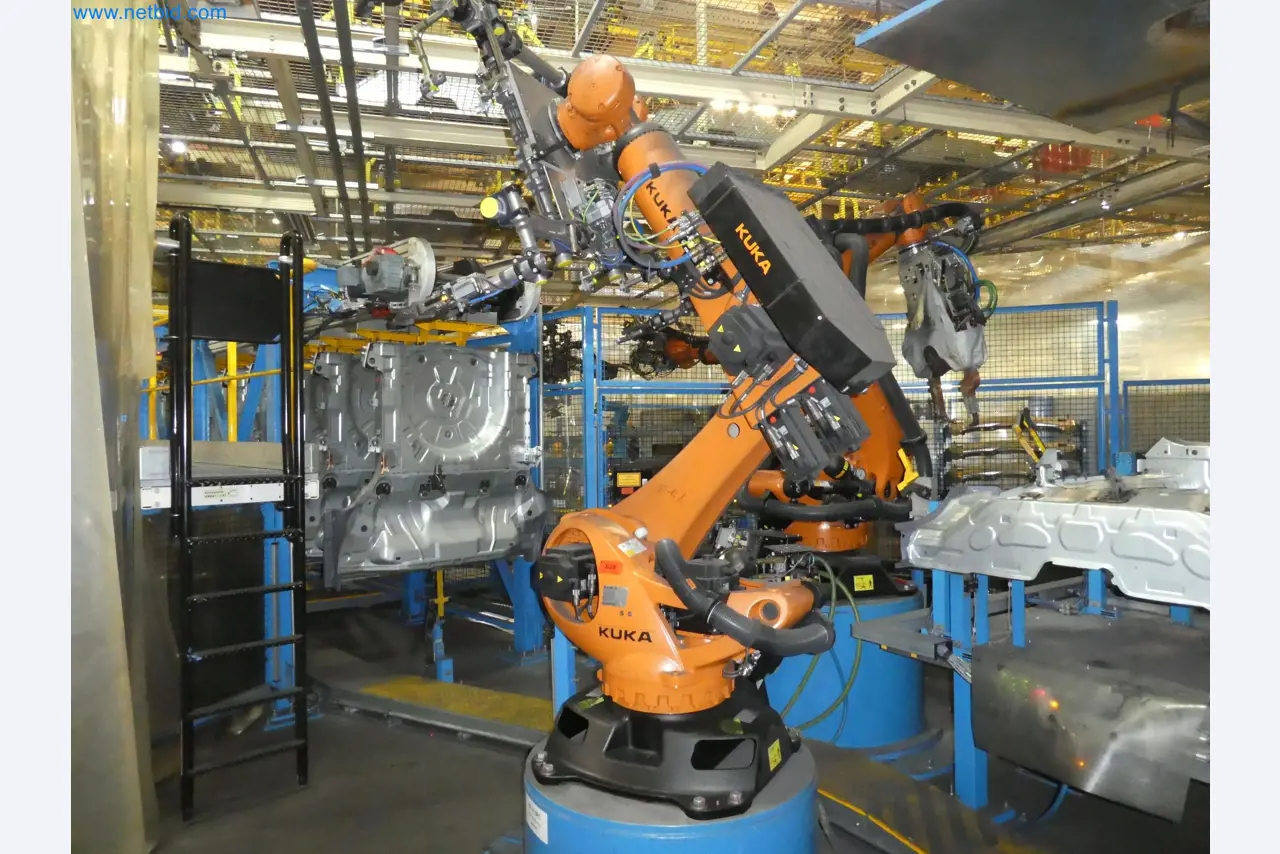 Robots, welding equipment and assembly accessories from the automotive industry-116