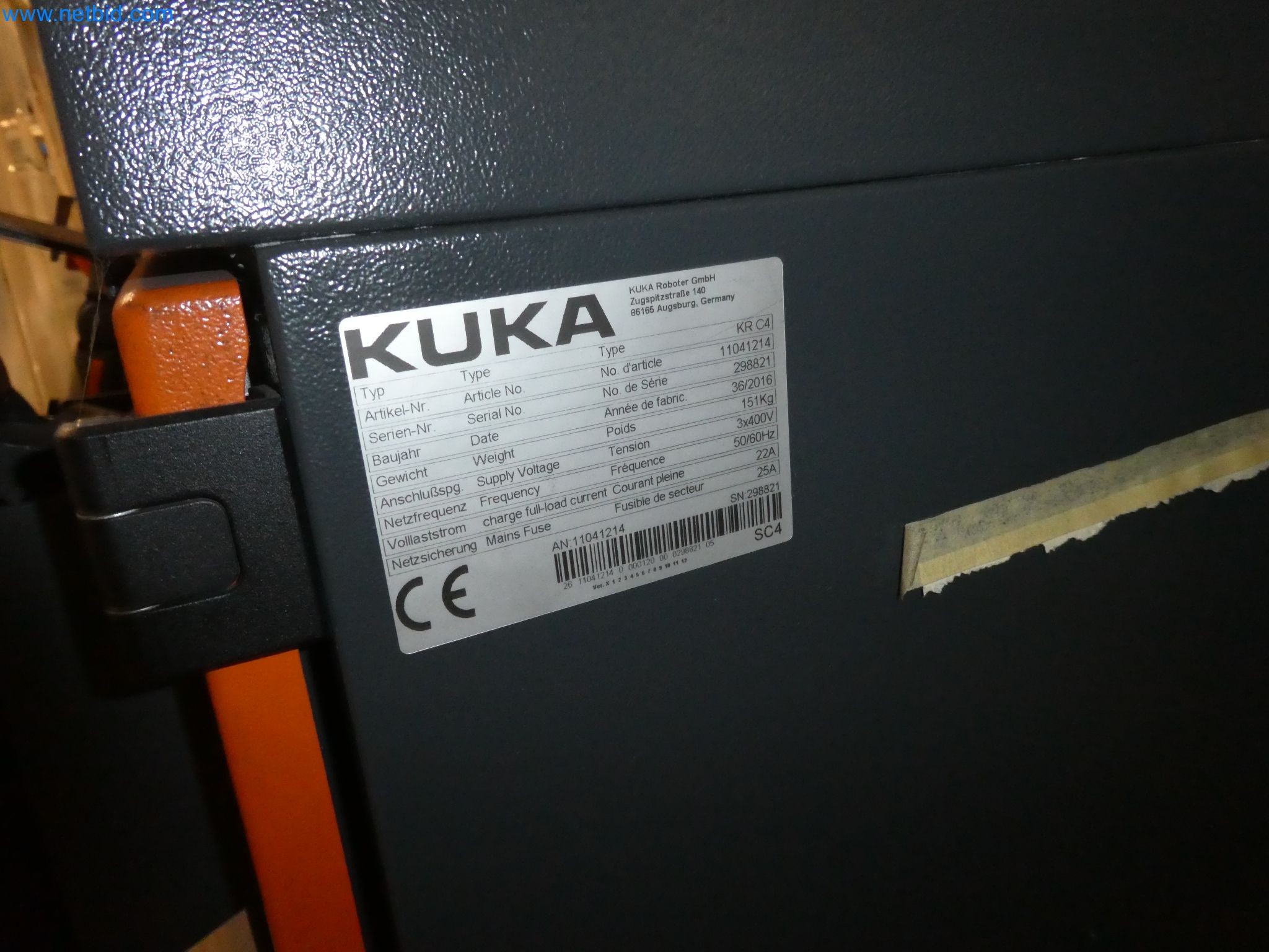 Robots, welding equipment and assembly accessories from the automotive industry-117