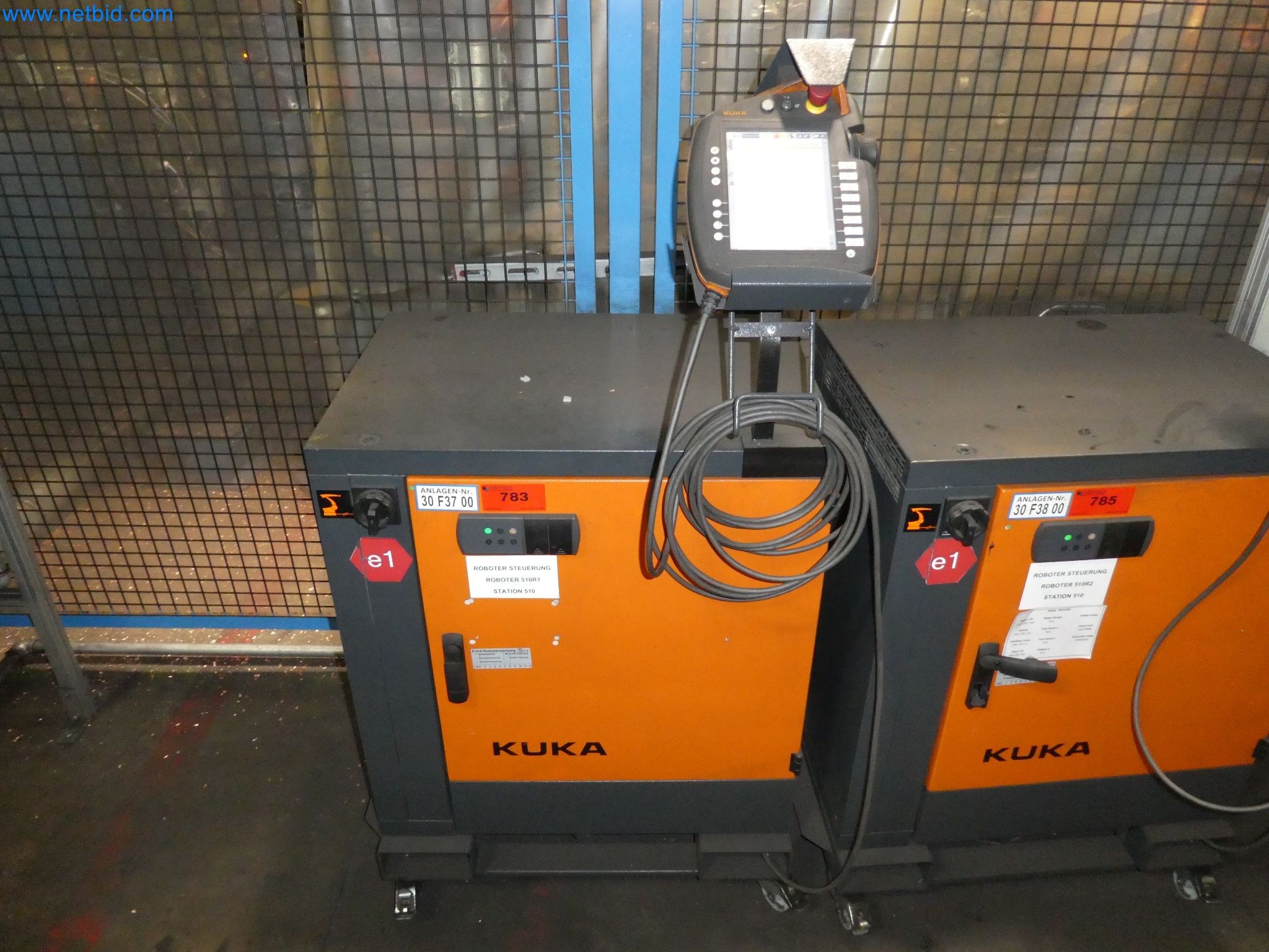 Robots, welding equipment and assembly accessories from the automotive industry-11