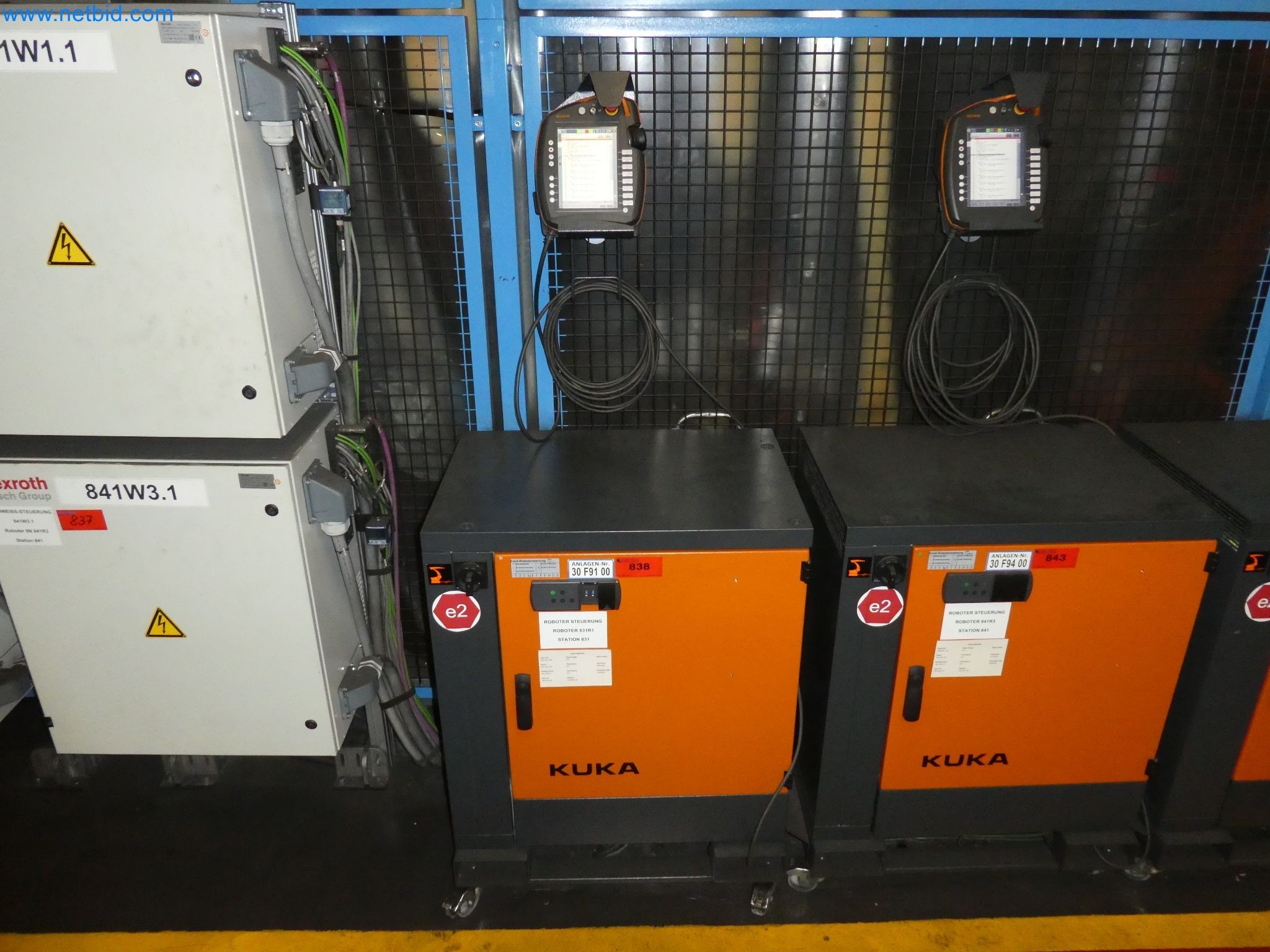 Robots, welding equipment and assembly accessories from the automotive industry-120