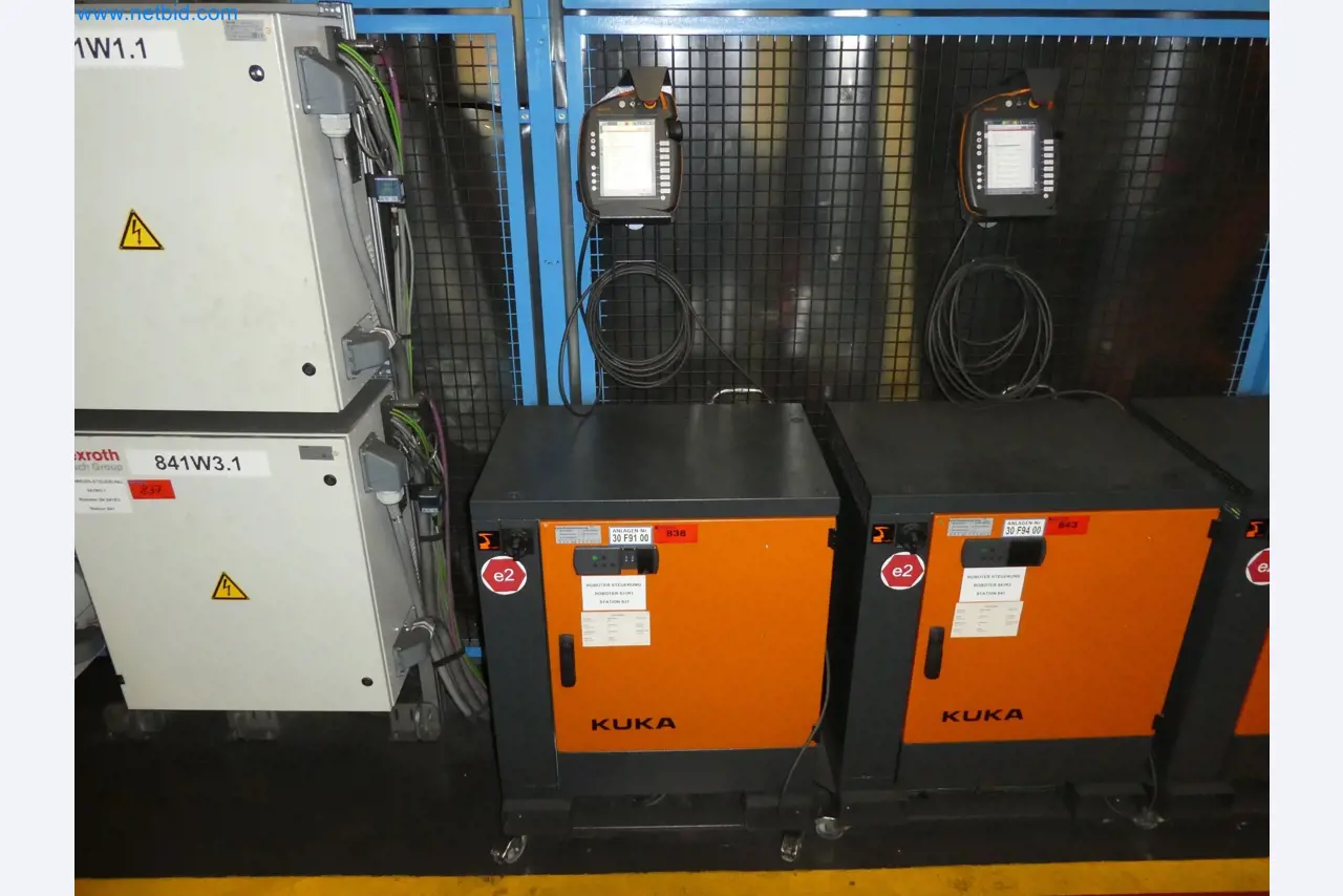 Robots, welding equipment and assembly accessories from the automotive industry-120