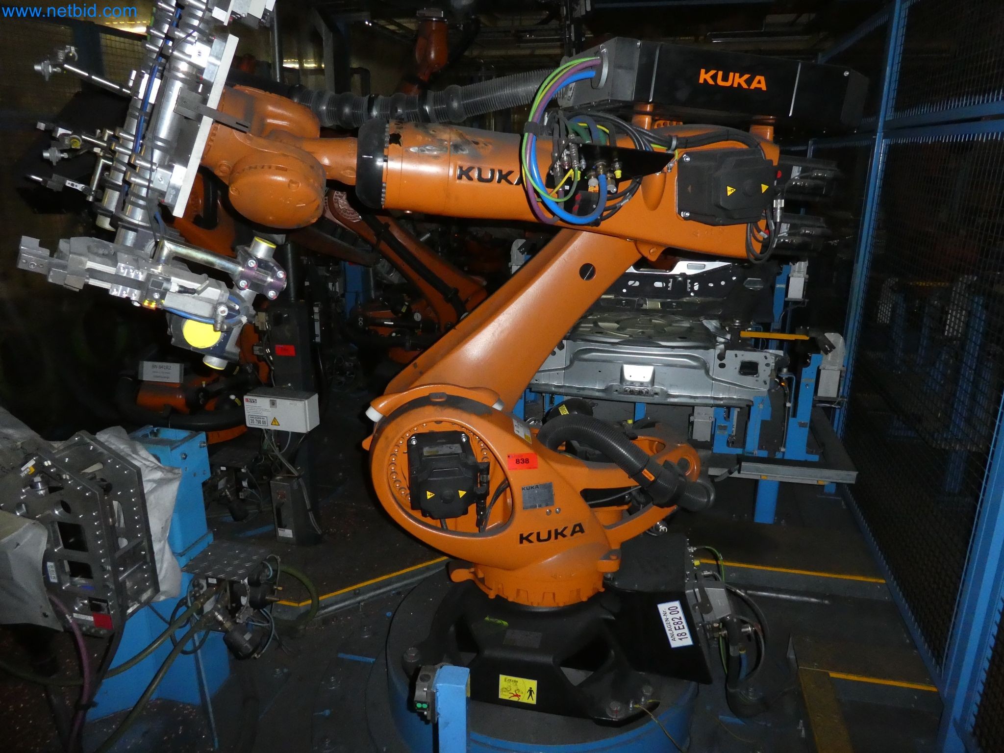 Robots, welding equipment and assembly accessories from the automotive industry-121