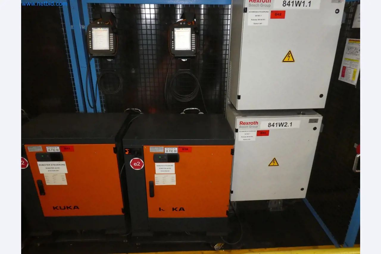 Robots, welding equipment and assembly accessories from the automotive industry-122