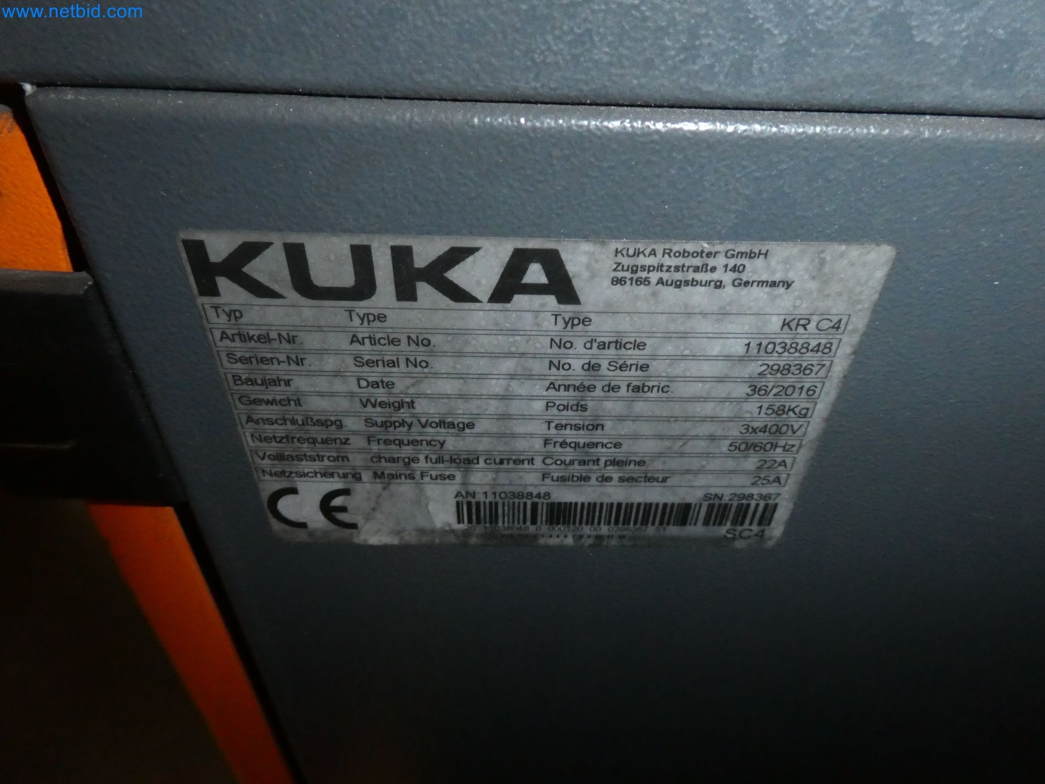 Robots, welding equipment and assembly accessories from the automotive industry-124