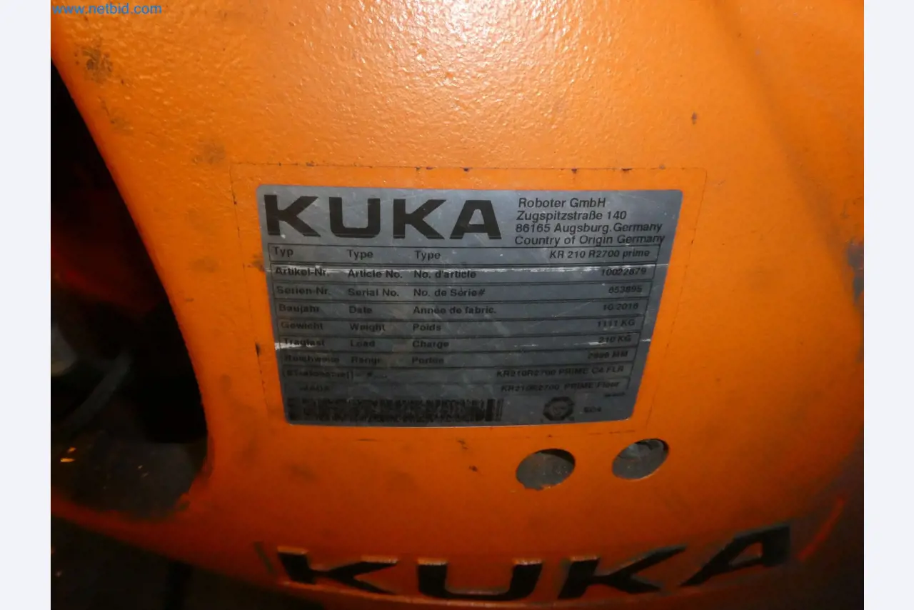 Robots, welding equipment and assembly accessories from the automotive industry-125