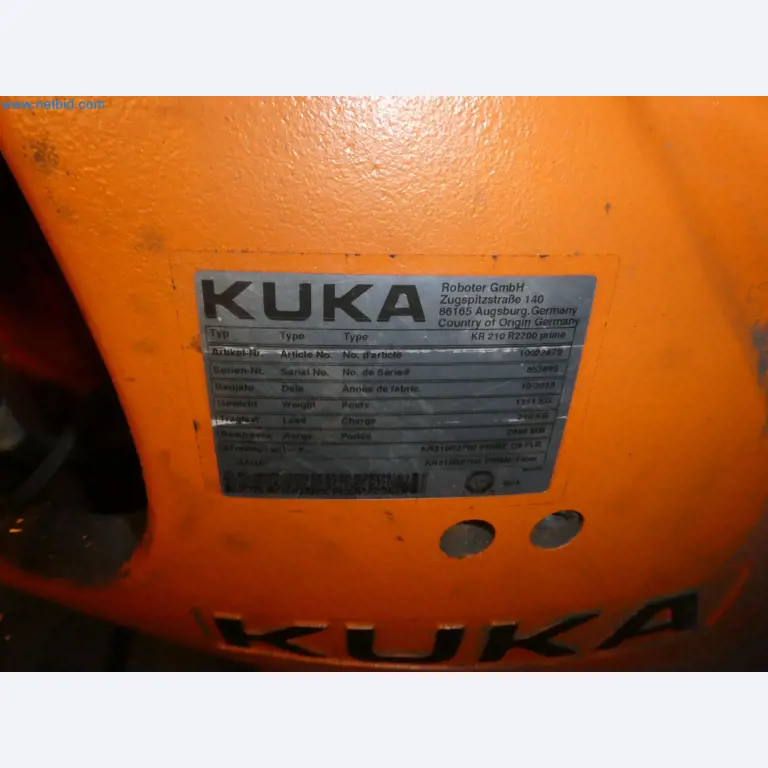 Robots, welding equipment and assembly accessories from the automotive industry-125