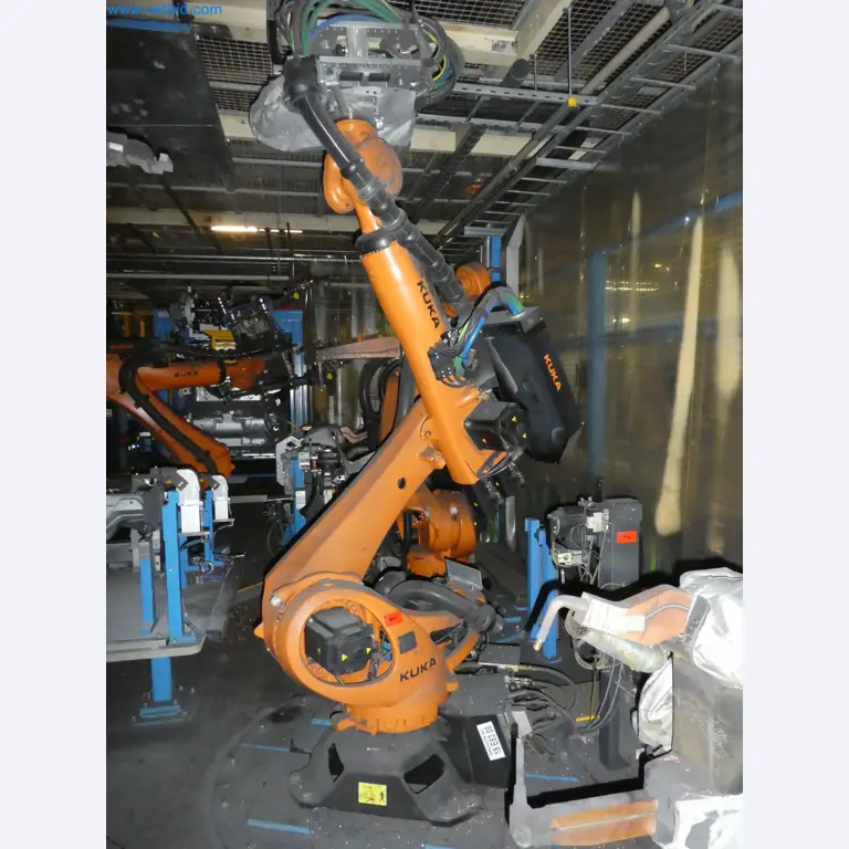 Robots, welding equipment and assembly accessories from the automotive industry-126