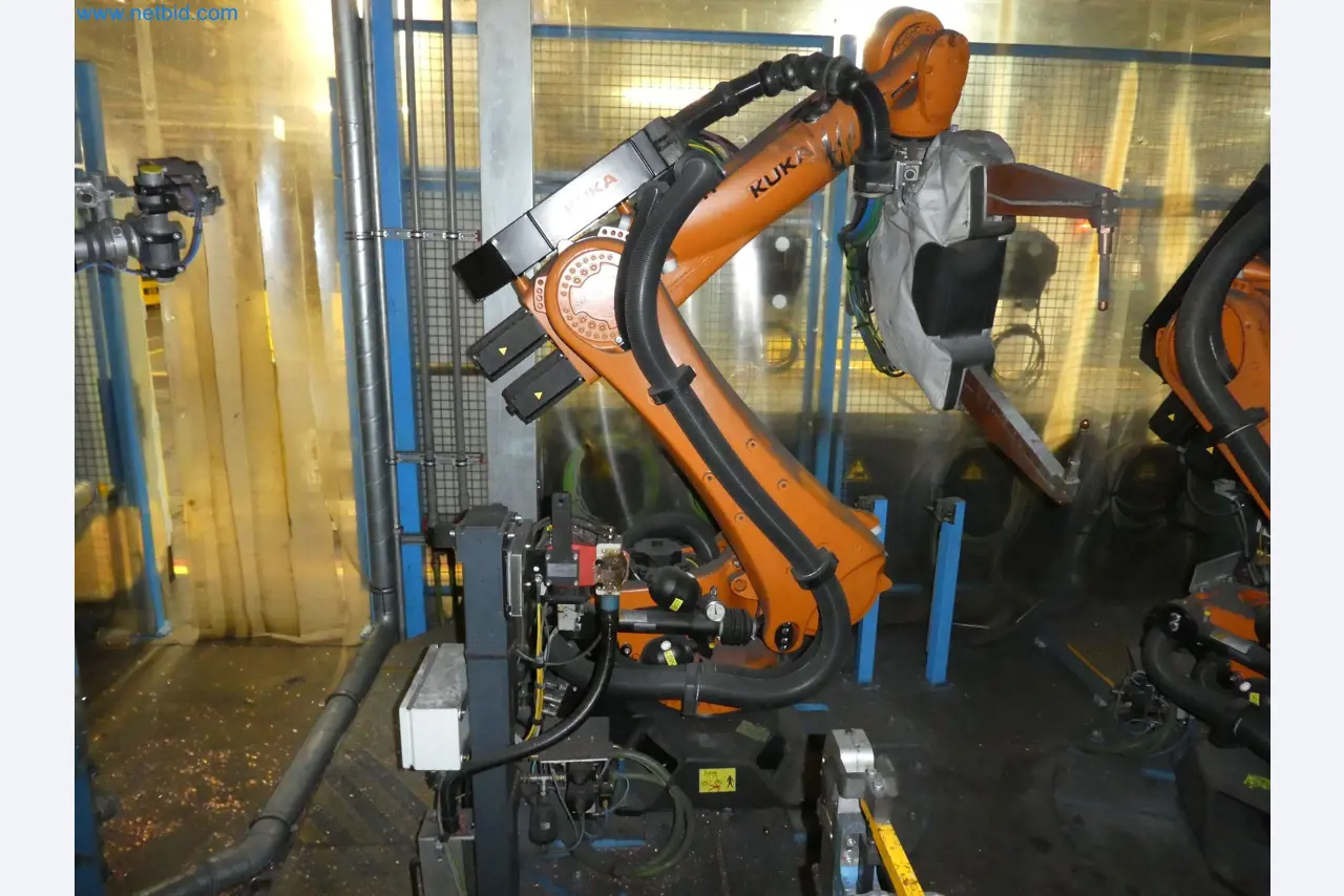Robots, welding equipment and assembly accessories from the automotive industry-127