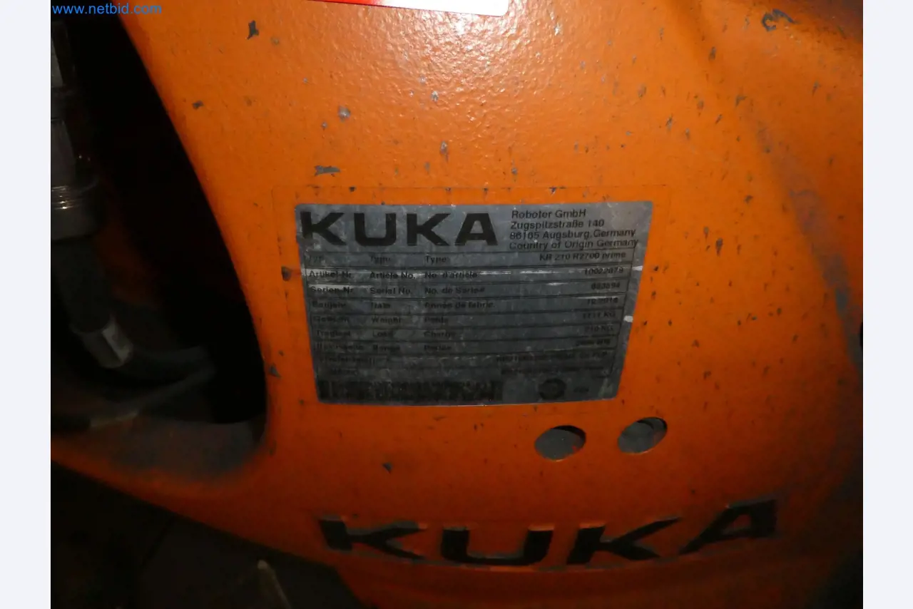 Robots, welding equipment and assembly accessories from the automotive industry-128