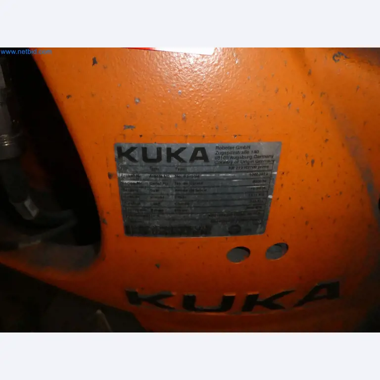 Robots, welding equipment and assembly accessories from the automotive industry-128