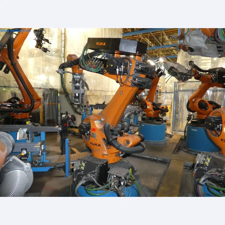 Robots, welding equipment and assembly accessories from the automotive industry-12