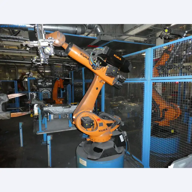 Robots, welding equipment and assembly accessories from the automotive industry-132