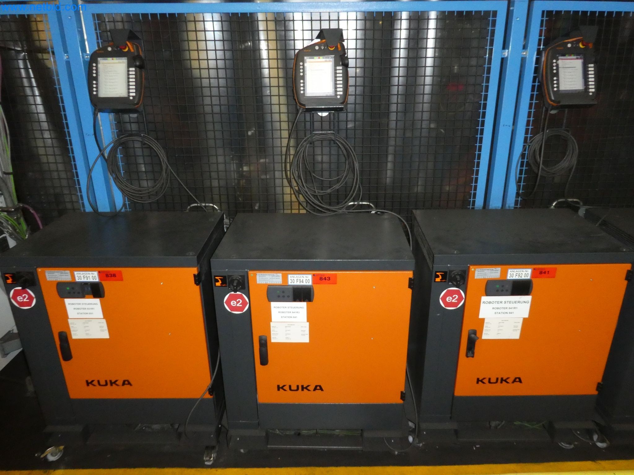 Robots, welding equipment and assembly accessories from the automotive industry-133