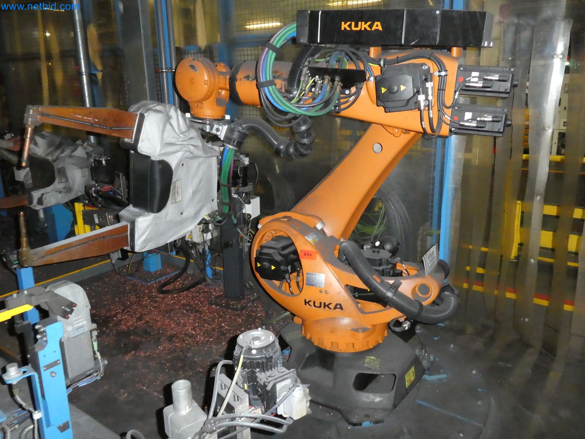 Robots, welding equipment and assembly accessories from the automotive industry-135