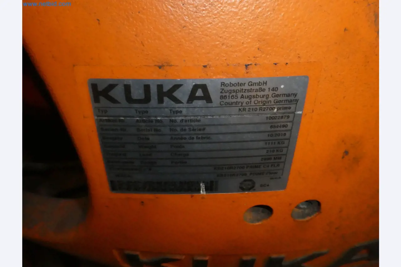 Robots, welding equipment and assembly accessories from the automotive industry-136