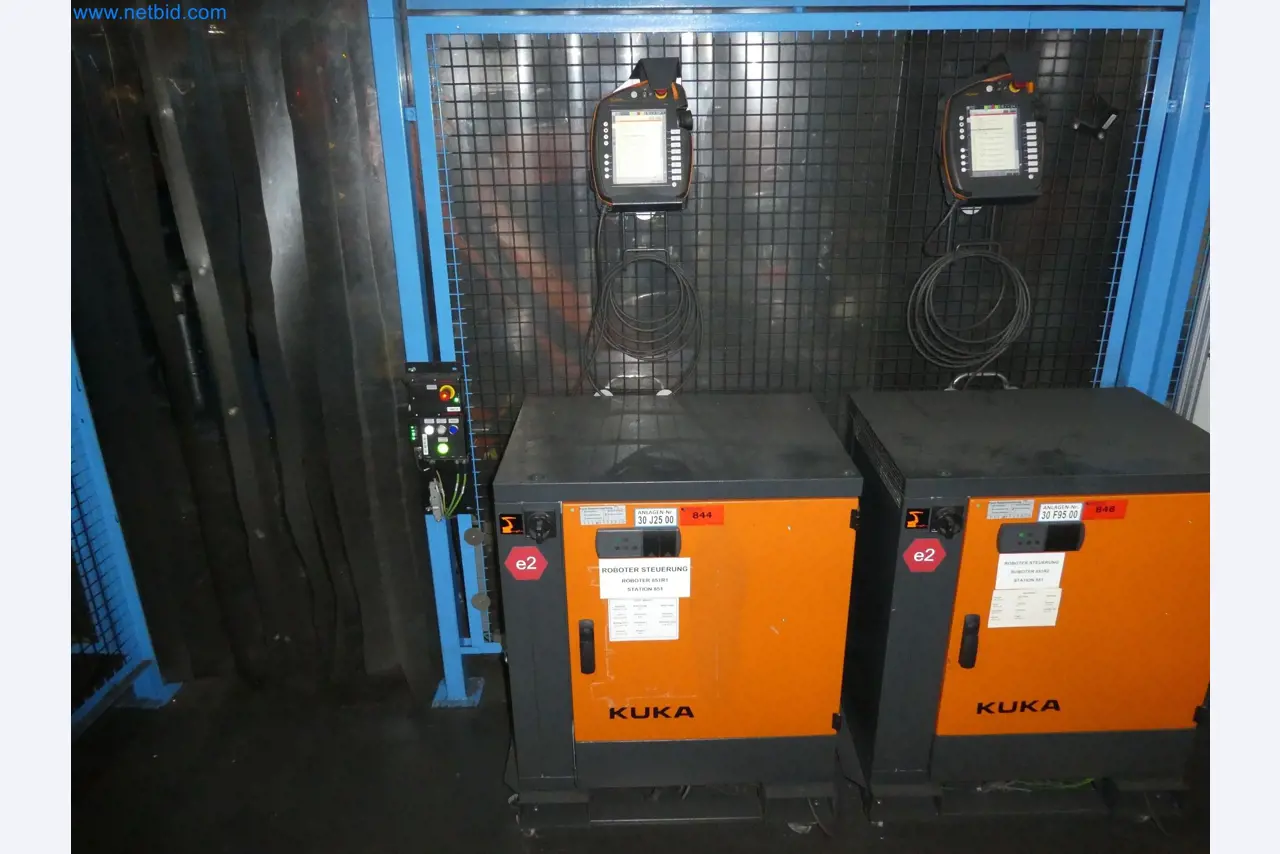 Robots, welding equipment and assembly accessories from the automotive industry-138