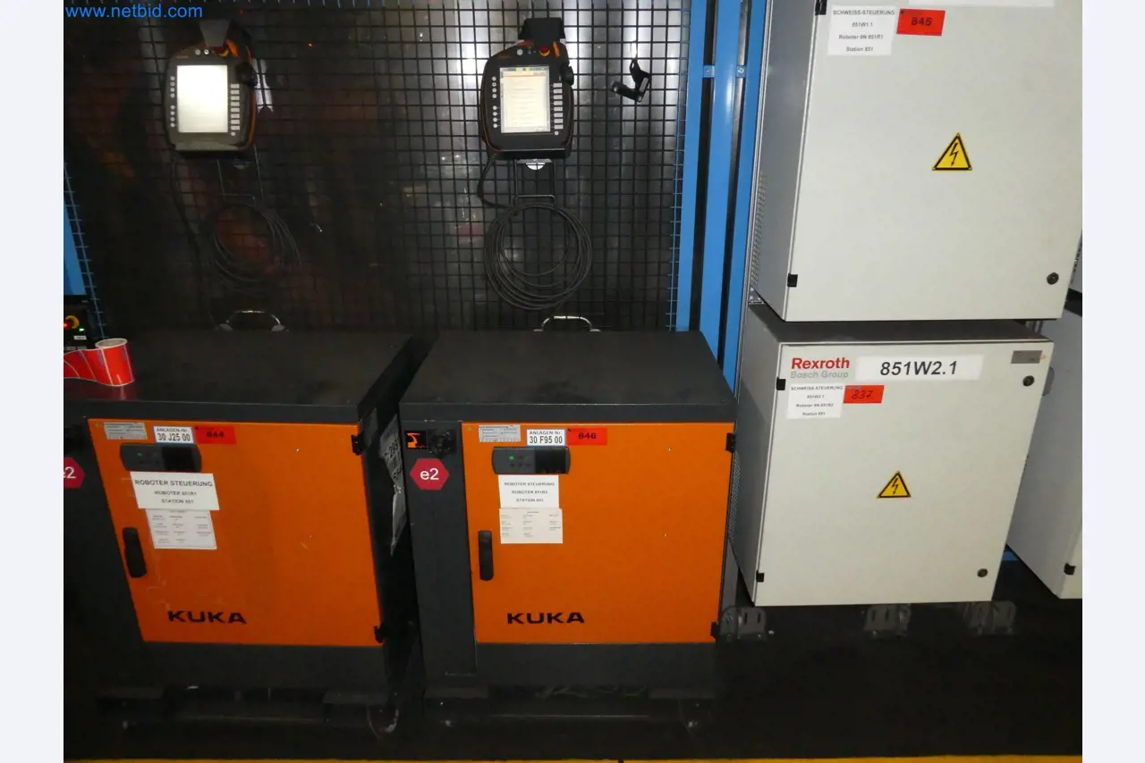 Robots, welding equipment and assembly accessories from the automotive industry-139