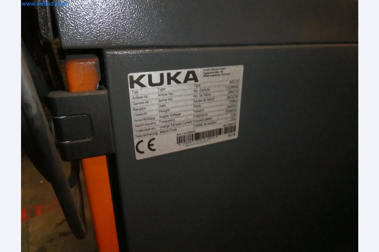 Robots, welding equipment and assembly accessories from the automotive industry-13