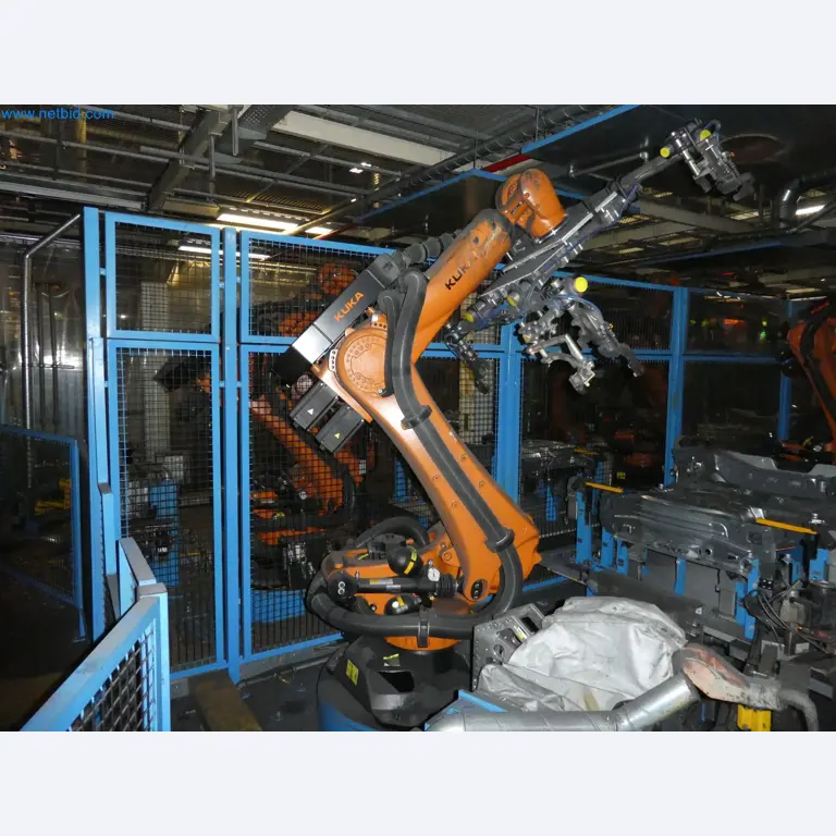 Robots, welding equipment and assembly accessories from the automotive industry-140
