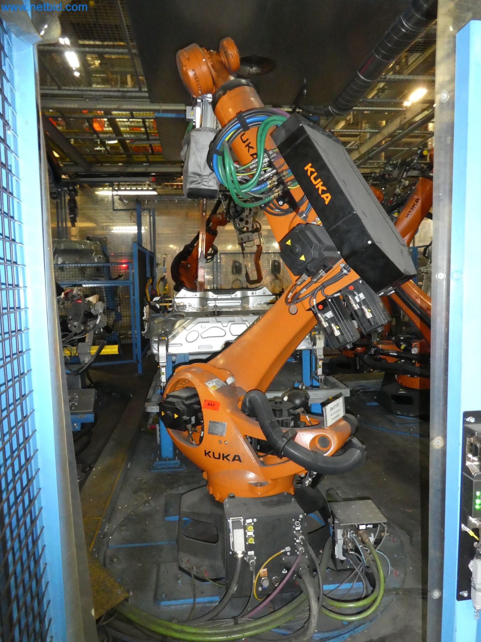 Robots, welding equipment and assembly accessories from the automotive industry-143