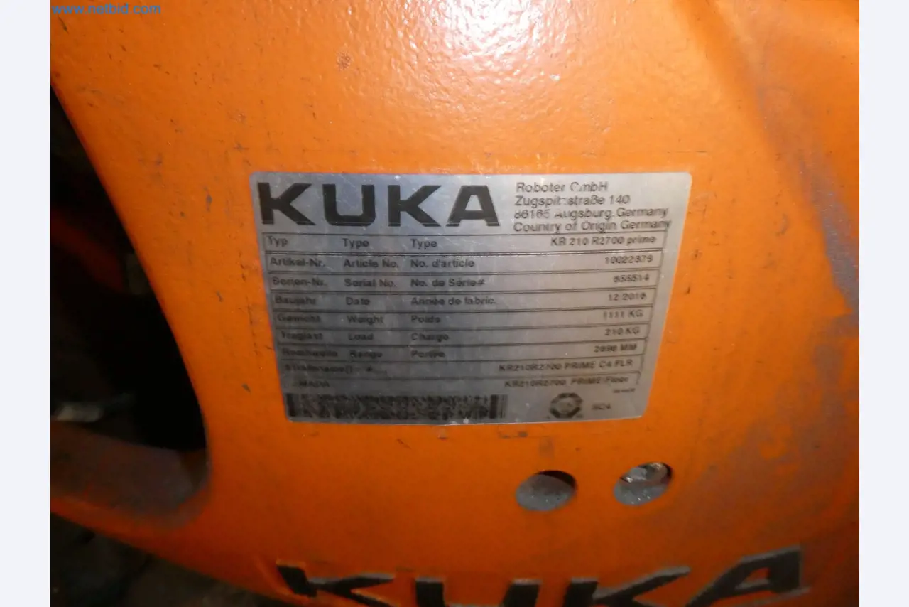 Robots, welding equipment and assembly accessories from the automotive industry-144