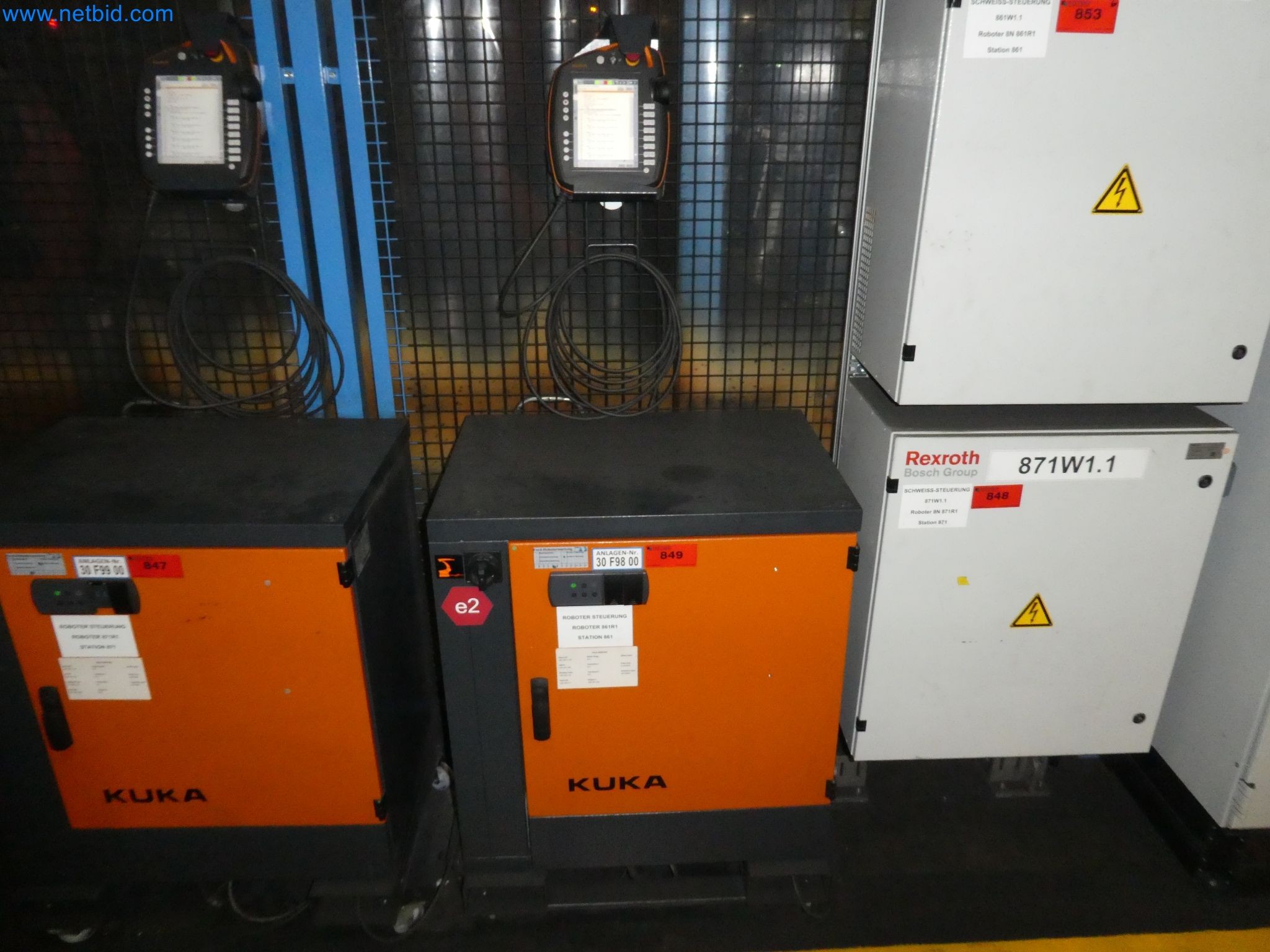 Robots, welding equipment and assembly accessories from the automotive industry-149