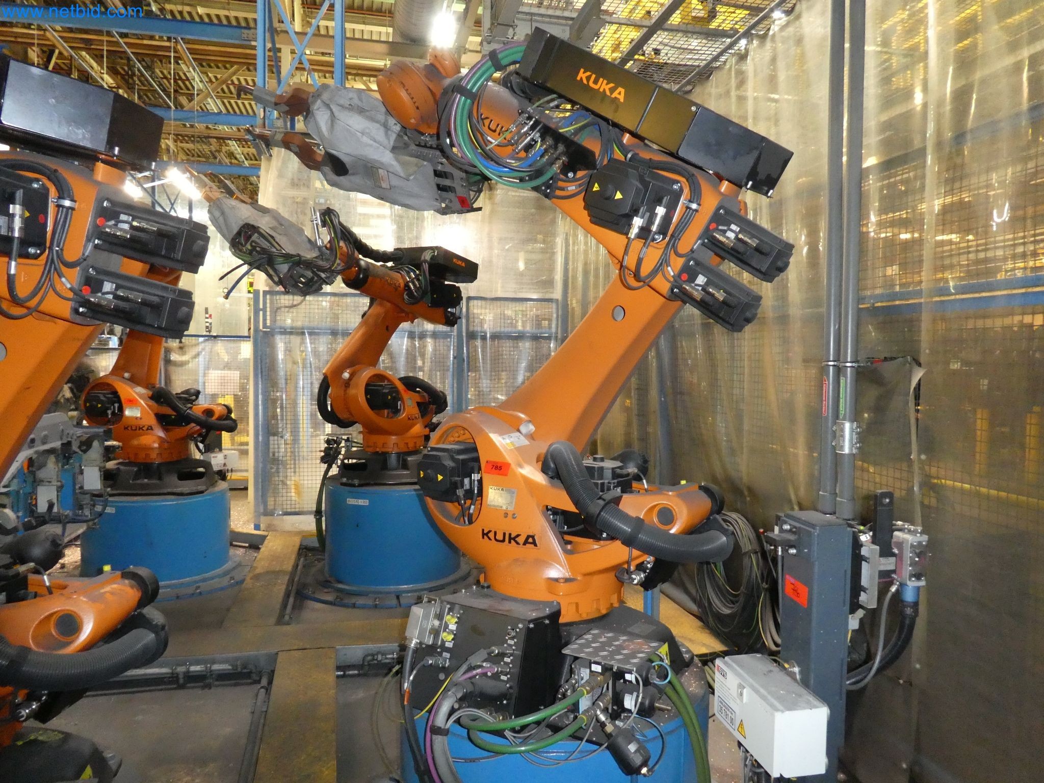 Robots, welding equipment and assembly accessories from the automotive industry-14