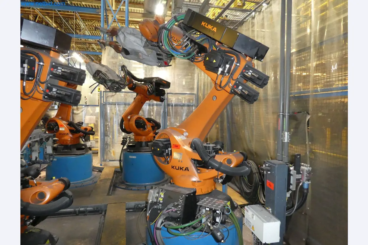 Robots, welding equipment and assembly accessories from the automotive industry-14
