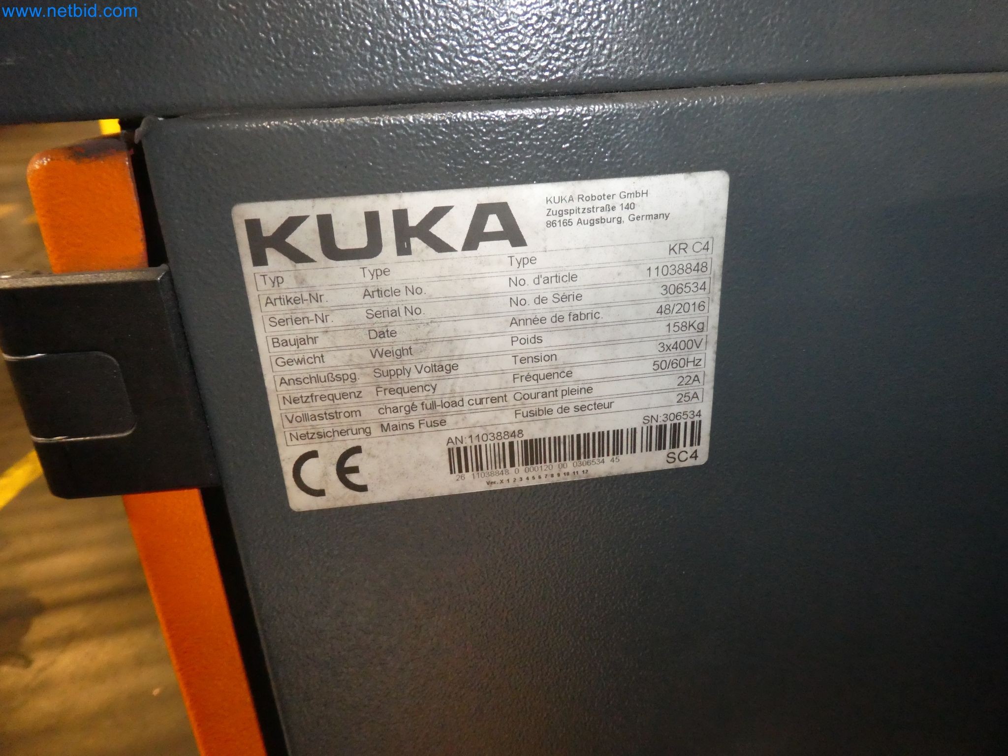 Robots, welding equipment and assembly accessories from the automotive industry-150