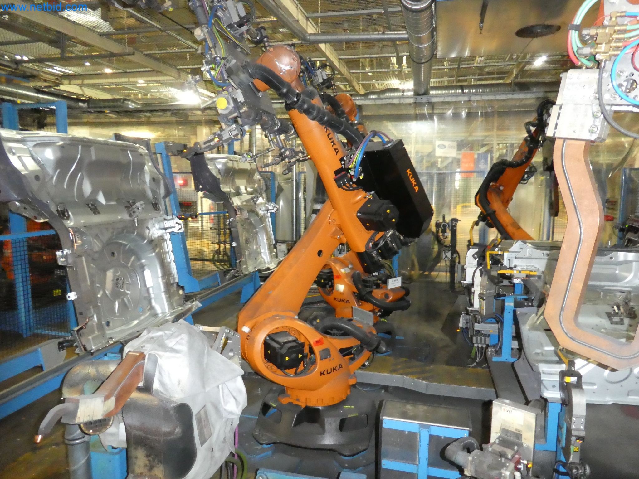 Robots, welding equipment and assembly accessories from the automotive industry-151