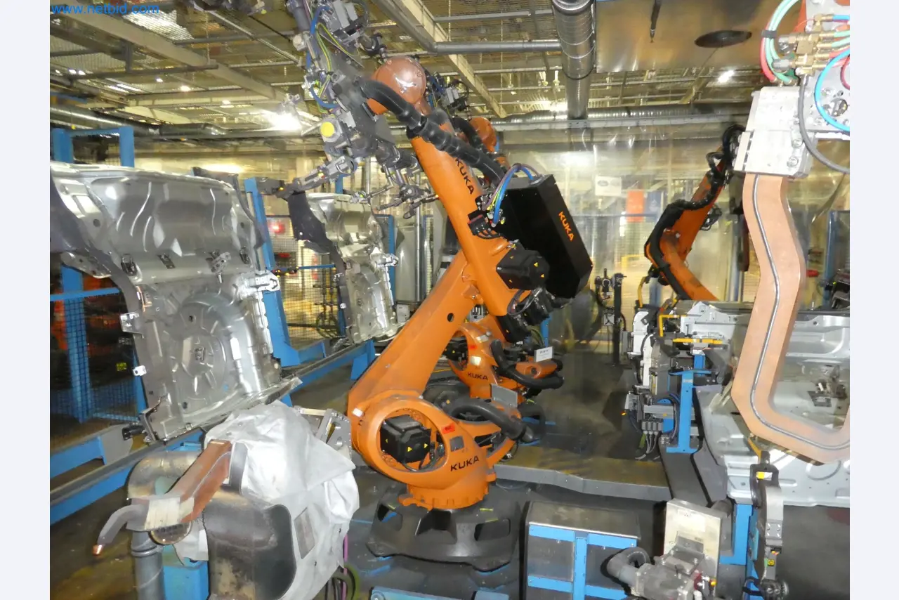 Robots, welding equipment and assembly accessories from the automotive industry-151