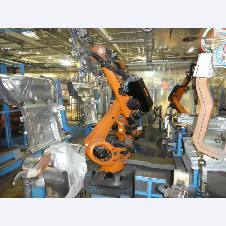 Robots, welding equipment and assembly accessories from the automotive industry-151