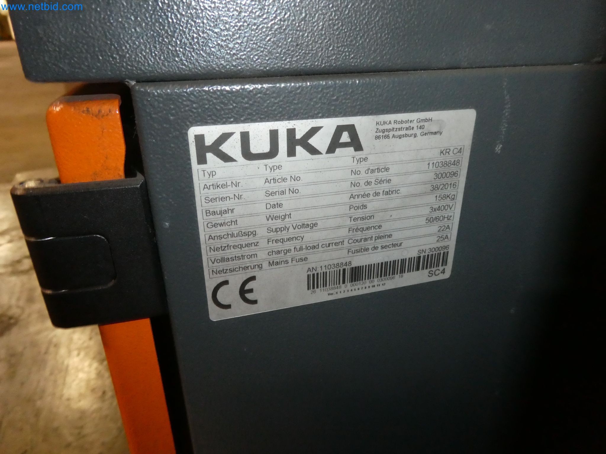 Robots, welding equipment and assembly accessories from the automotive industry-154