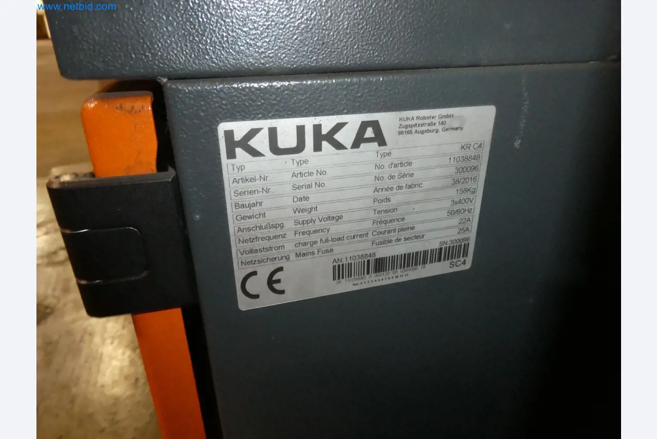 Robots, welding equipment and assembly accessories from the automotive industry-154