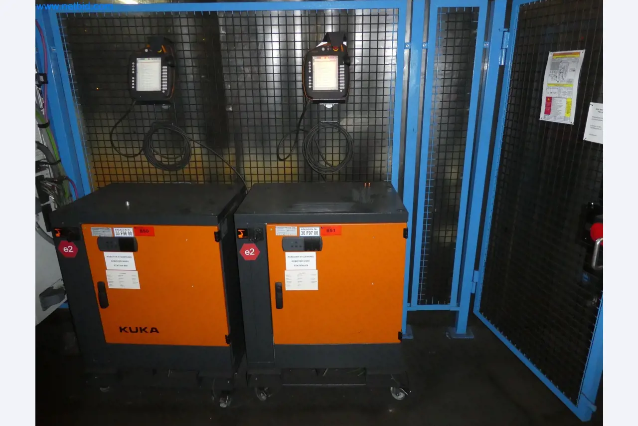 Robots, welding equipment and assembly accessories from the automotive industry-156