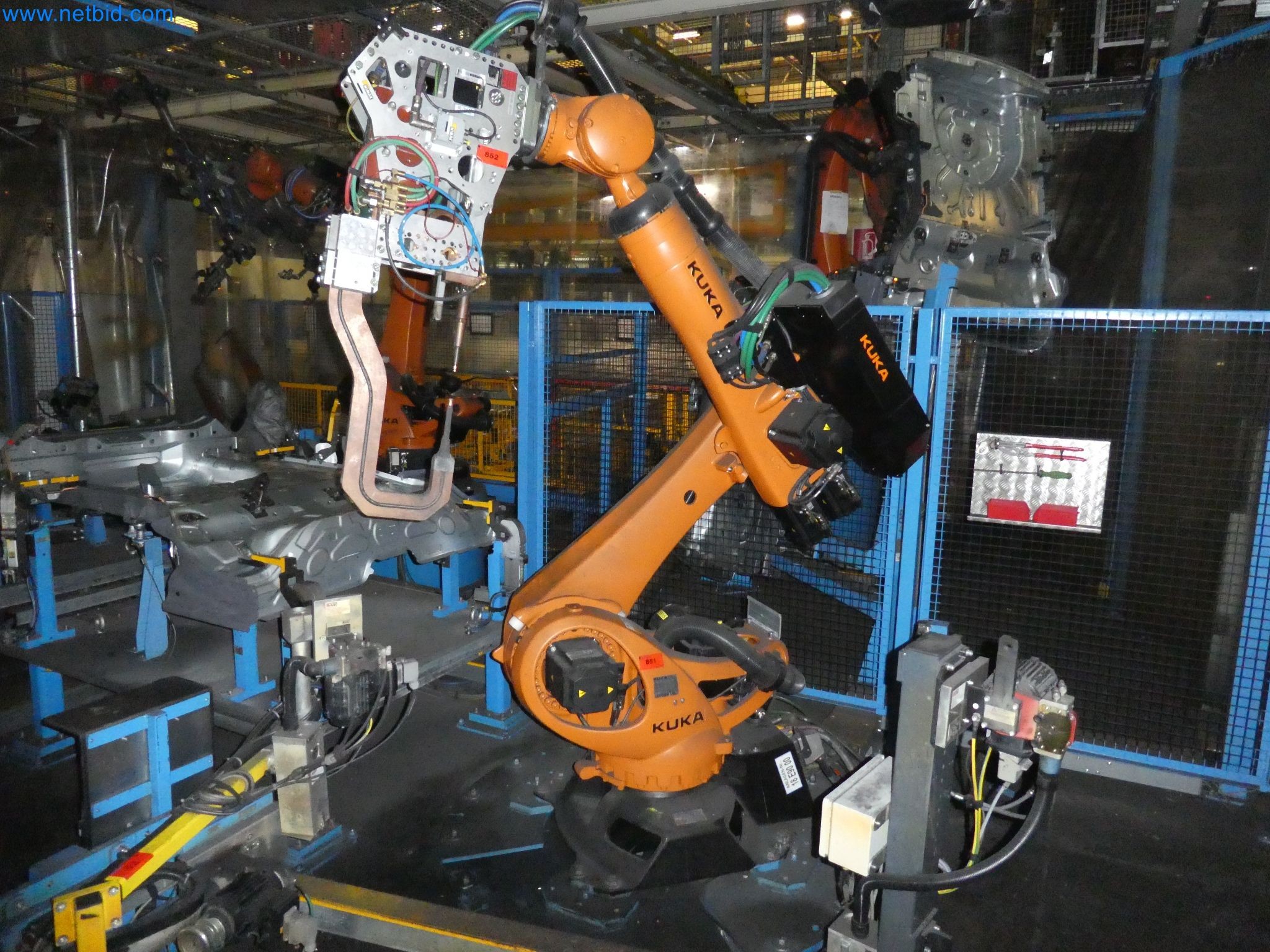 Robots, welding equipment and assembly accessories from the automotive industry-157