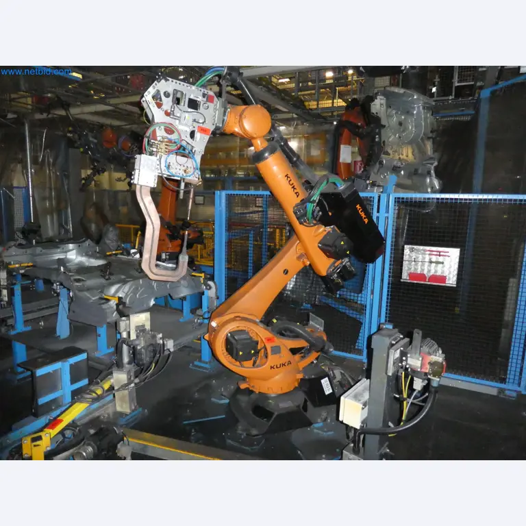 Robots, welding equipment and assembly accessories from the automotive industry-157