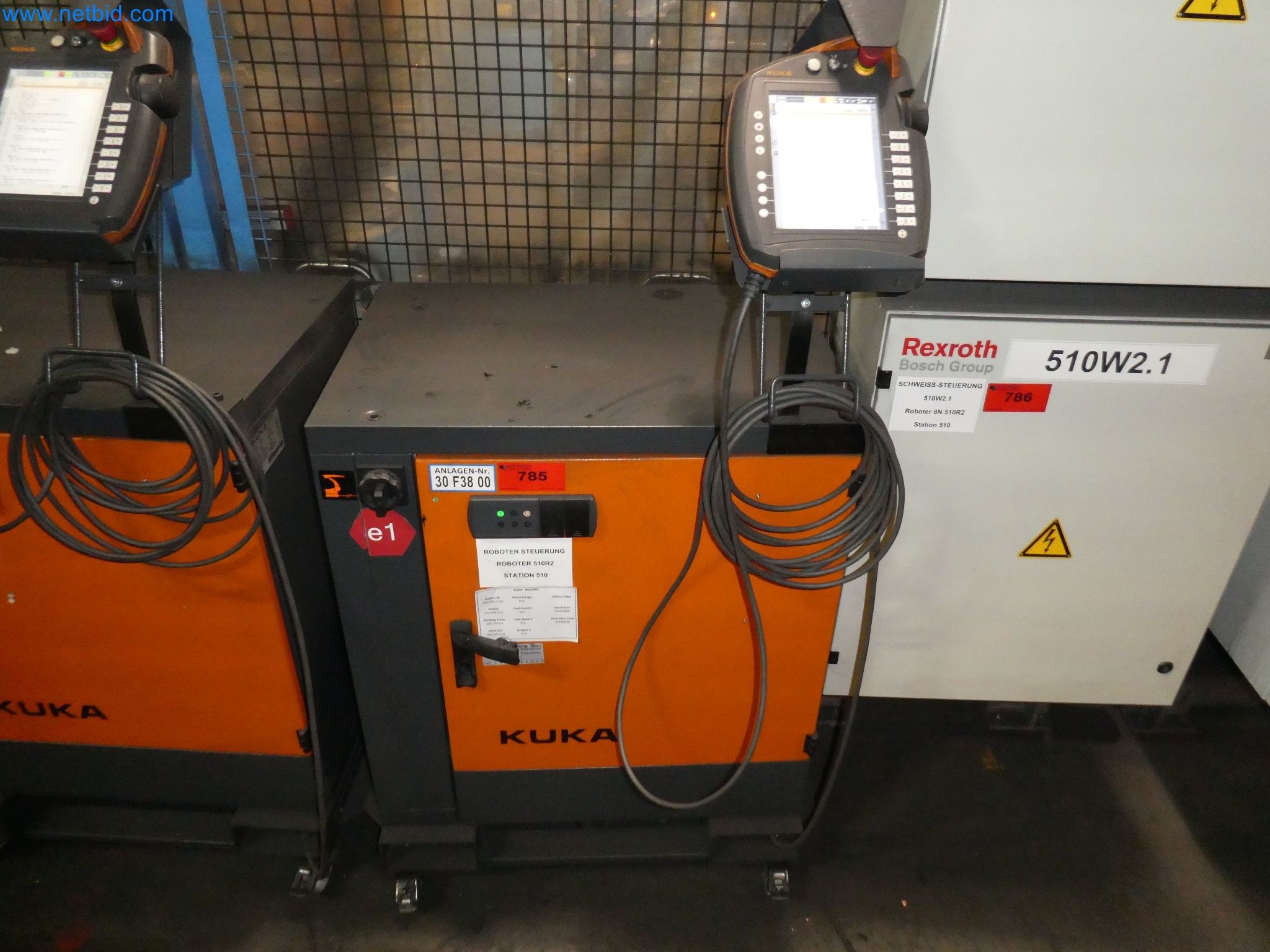 Robots, welding equipment and assembly accessories from the automotive industry-15