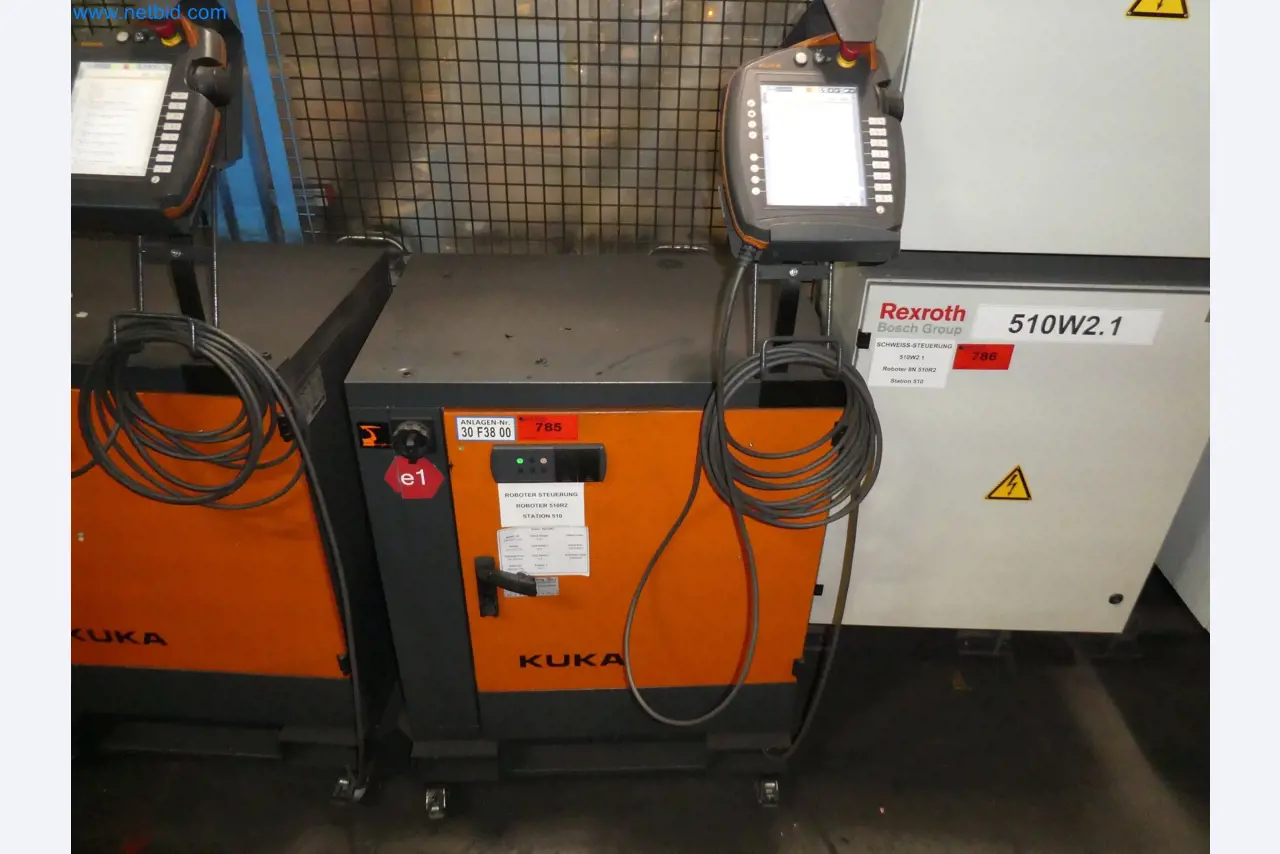 Robots, welding equipment and assembly accessories from the automotive industry-15