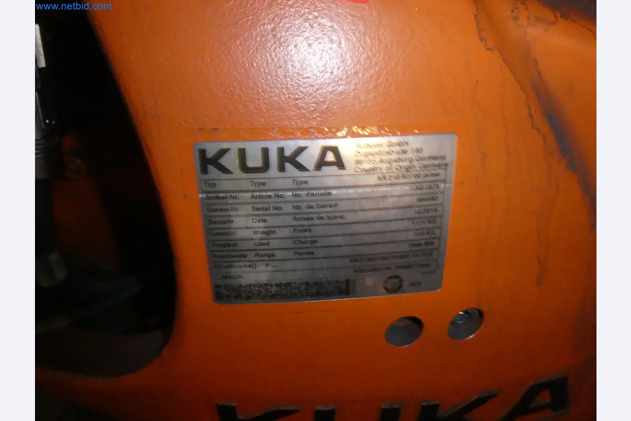 Robots, welding equipment and assembly accessories from the automotive industry-160