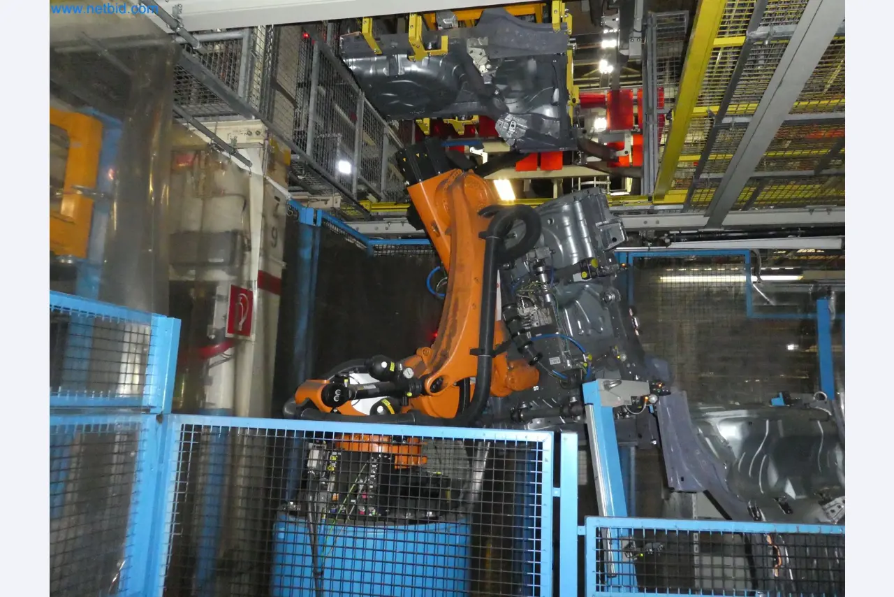 Robots, welding equipment and assembly accessories from the automotive industry-161