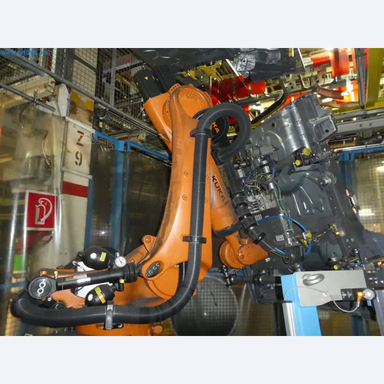 Robots, welding equipment and assembly accessories from the automotive industry-162