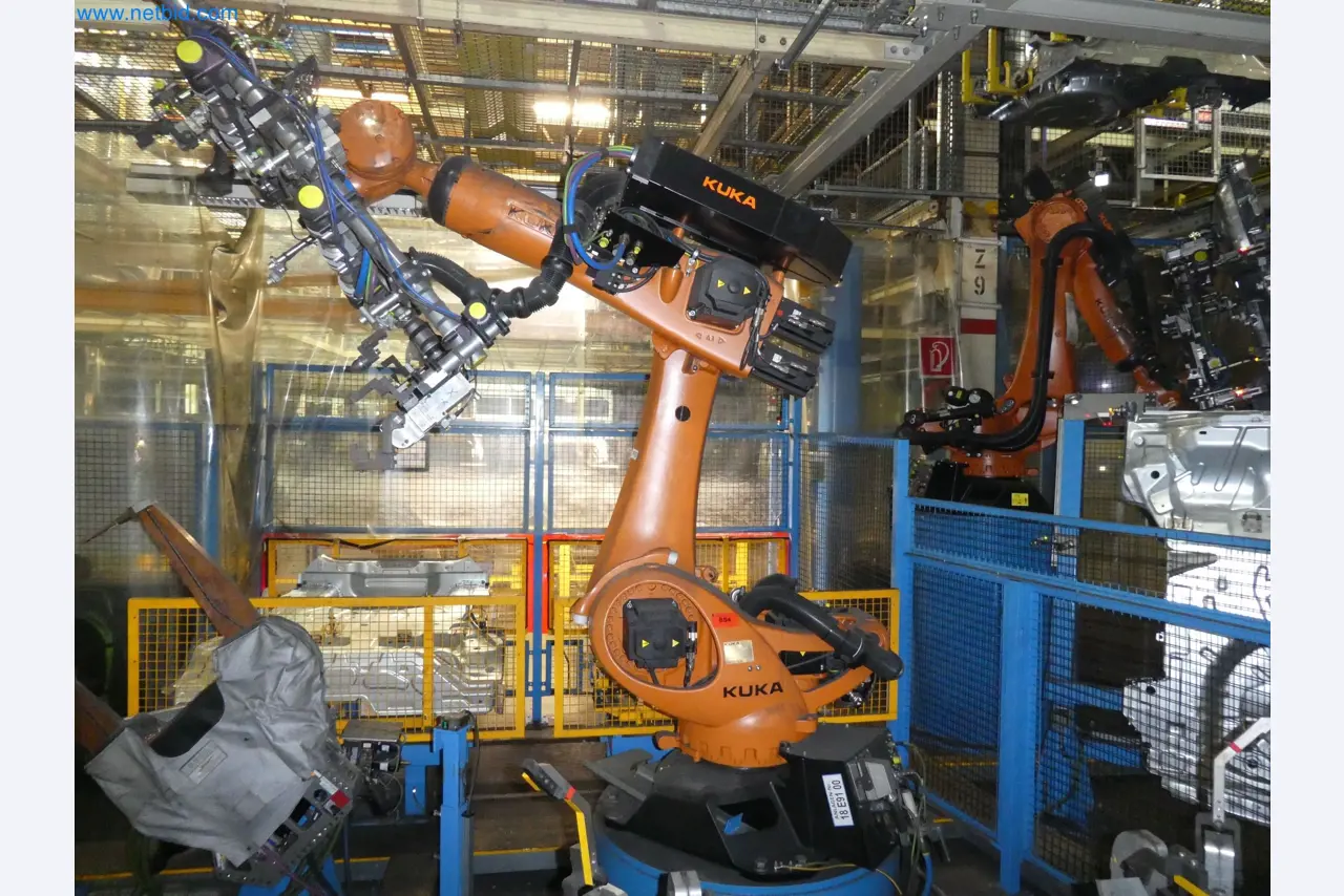 Robots, welding equipment and assembly accessories from the automotive industry-163