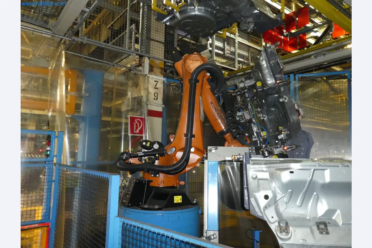 Robots, welding equipment and assembly accessories from the automotive industry-164