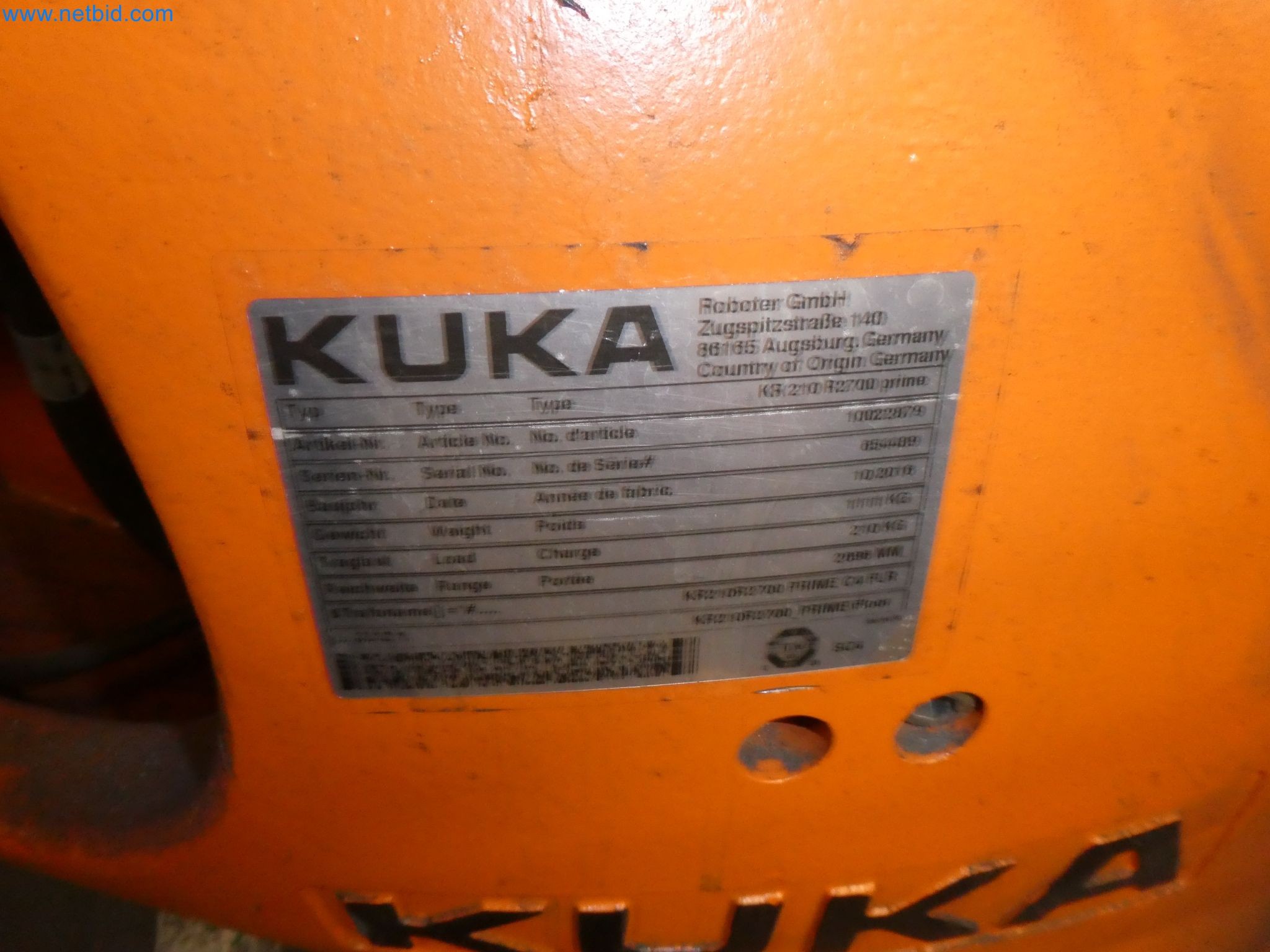 Robots, welding equipment and assembly accessories from the automotive industry-165