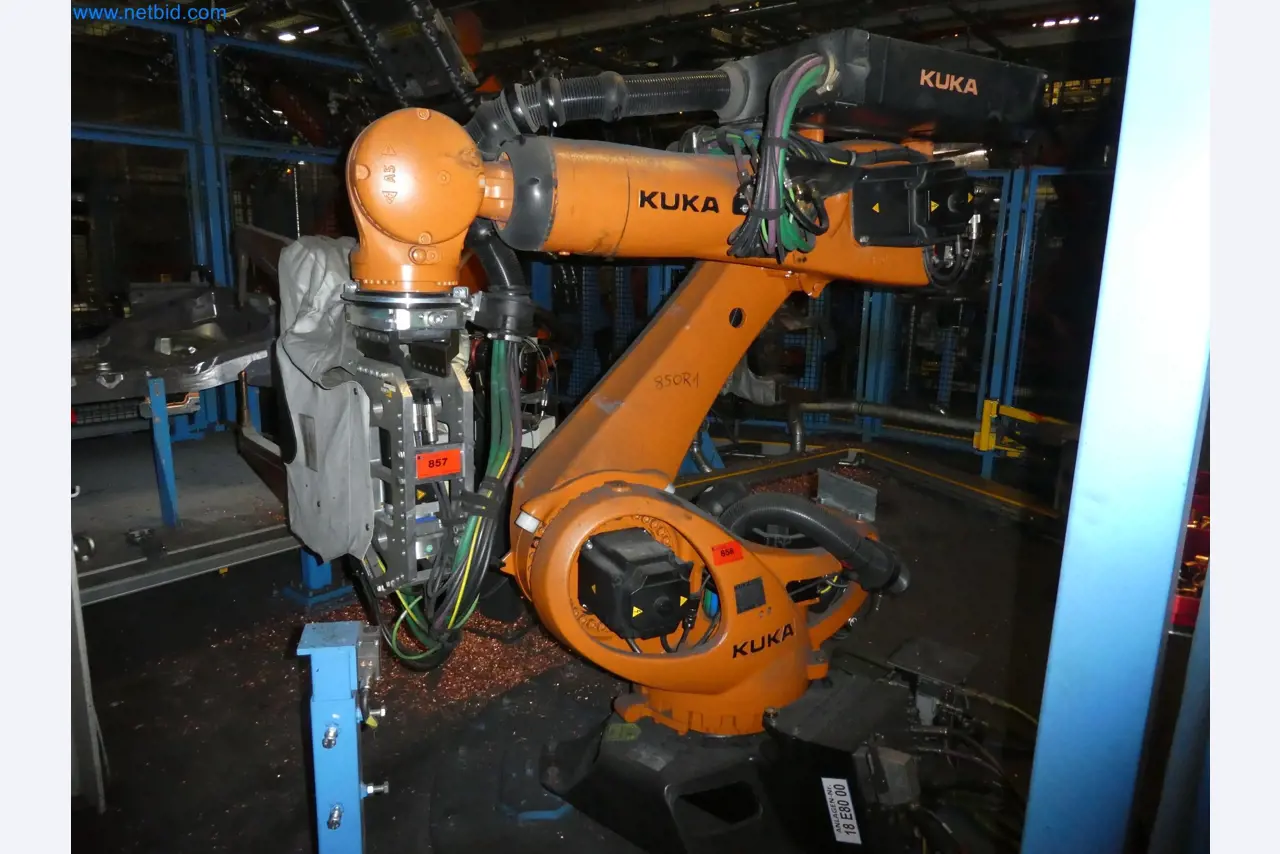 Robots, welding equipment and assembly accessories from the automotive industry-166