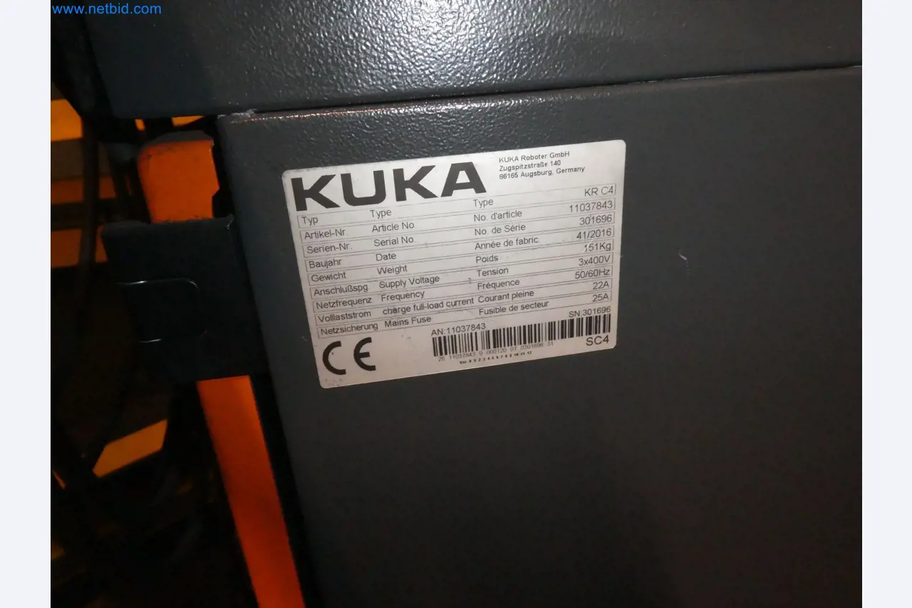 Robots, welding equipment and assembly accessories from the automotive industry-168